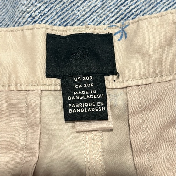 2 pairs of men’s shorts, Size Medium , H&M, and Essex Crossing - Picture 2 of 13